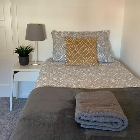 4 Bedroom House By Your Stay Solutions Short Lets & Serviced Accommodation Southampton With Terrace & Garden Exteriér fotografie