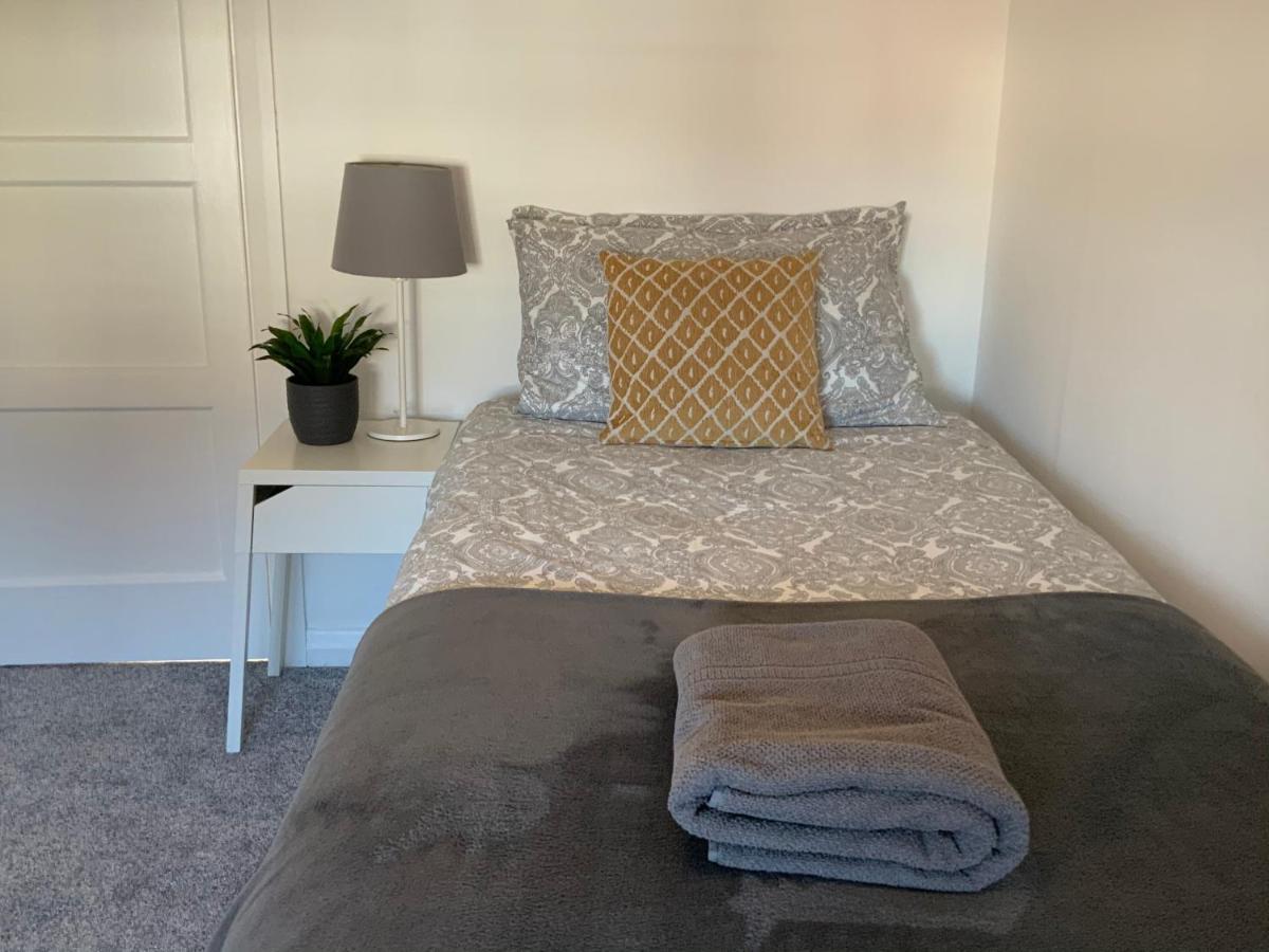 4 Bedroom House By Your Stay Solutions Short Lets & Serviced Accommodation Southampton With Terrace & Garden Exteriér fotografie