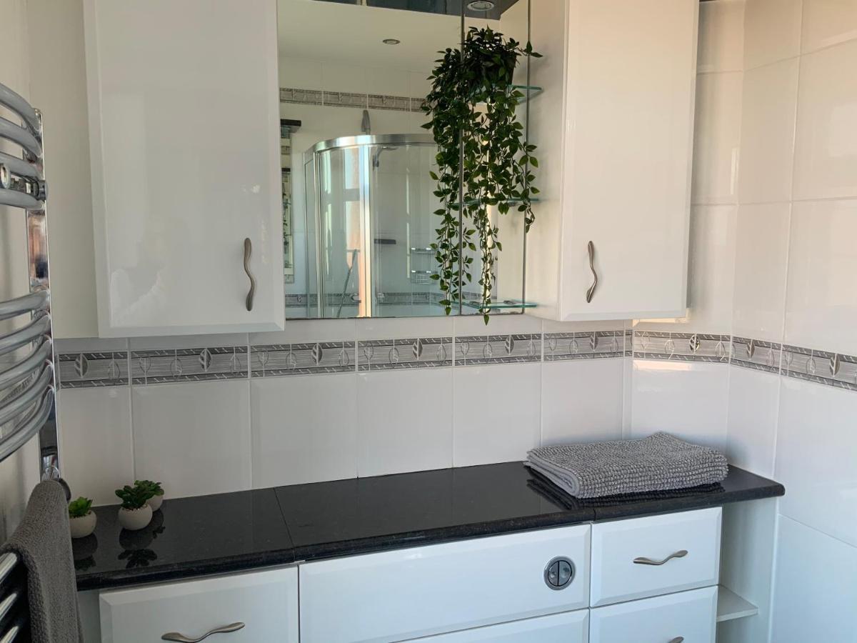 4 Bedroom House By Your Stay Solutions Short Lets & Serviced Accommodation Southampton With Terrace & Garden Exteriér fotografie
