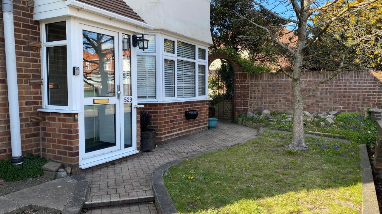 4 Bedroom House By Your Stay Solutions Short Lets & Serviced Accommodation Southampton With Terrace & Garden Exteriér fotografie